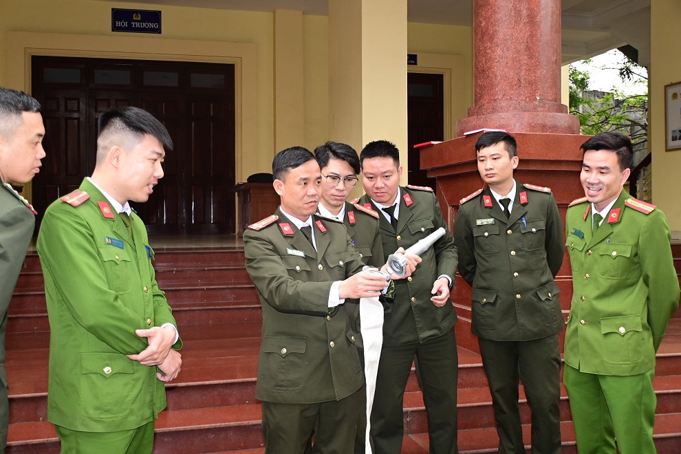 Huấn luyện nghiệp vụ PCCC và CNCH cho Đội PCCC cơ sở tại Khu trung tâm CATP